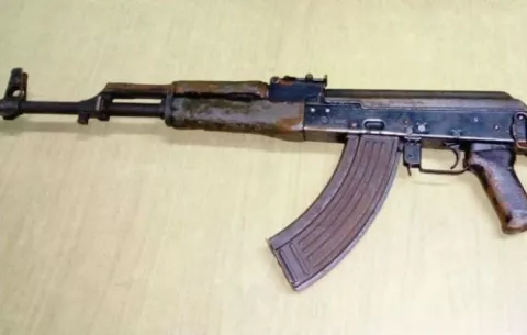 Encuentran fusil de guerra AK-47 en Las Lomas de David 