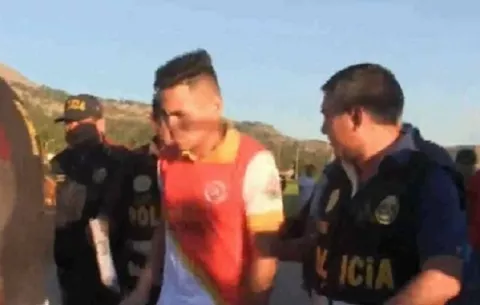 Futbolista peruano es detenido en pleno juego por usurpar identidad