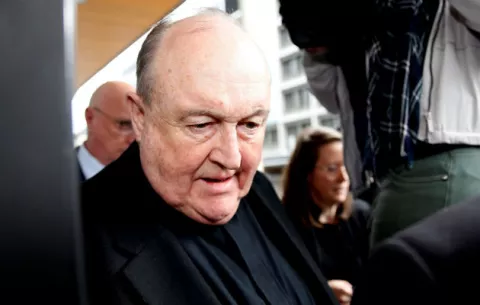 La Iglesia católica en Australia mantiene el secreto de confesión en la pederastia
