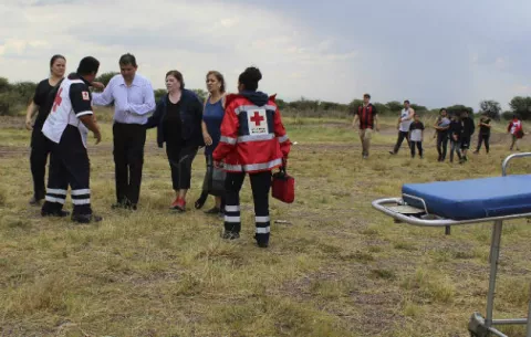 Ráfaga de viento golpeó al avión accidentado en México, según pasajeros