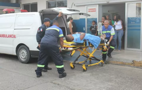 Sicario a bordo de un bus dispara a un hombre por Cativá y se fuga en un auto
