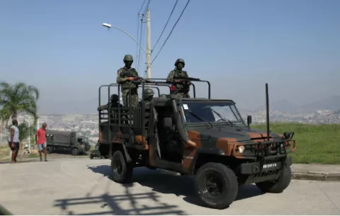 Siete muertos, entre ellos dos militares, en operación del Ejército en Río