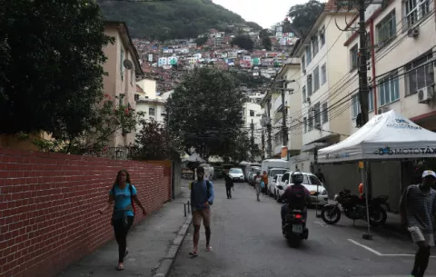 Más de 2,800 militares participan en operativo terrestre y marítimo en las favelas de  Río