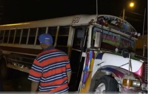 ¡Se salvó! Bus de Buena Vista por poco cae a una quebrada en Colón 