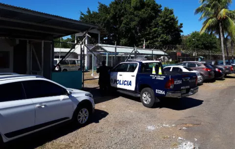 Ordenan detención a mujer  que presuntamente mató a golpes a su hijastra
