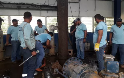Pasadas 30 horas restablecen el servicio de agua potable en Chitré
