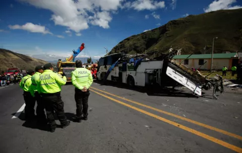 Capturan 6 colombianos vinculados a la droga del autobús accidentado en Ecuador