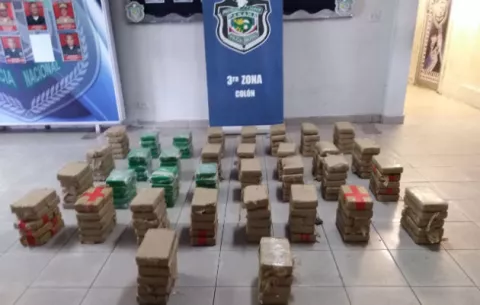 Incautan más de 150 paquetes de drogas en una ambulancia en Colón