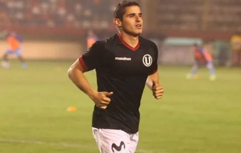 Futbolista, con coágulo en la cabeza tras choque con un  rival