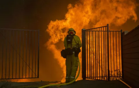 Un nuevo incendio en California arrasa más de 7.300 hectáreas en cinco días