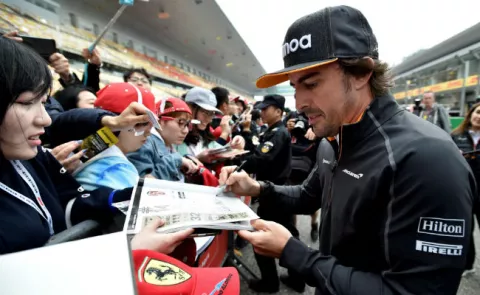 El español Fernando Alonso se marcha de la Fórmula Uno