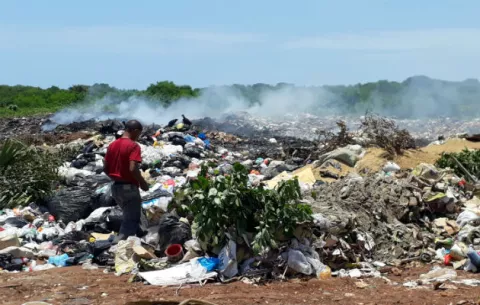 Denuncian afectaciones por humo de vertederos en Azuero
