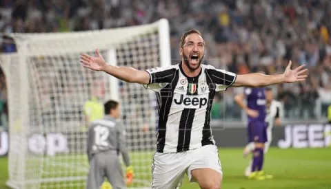 AC Milan presenta al 'Pipita' y Caldara