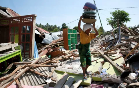 Cifra de Muertos por el sismo en Indonesia se eleva a 387 