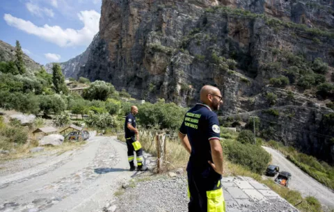Once muertos y cinco desaparecidos por el desbordamiento de un río en Italia