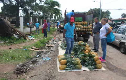 La alcaldía de La Chorrera saca de las calles a vendedores ilegales 