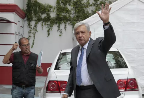 López Obrador: "Nadie nos amenazará con construir un muro en la frontera"