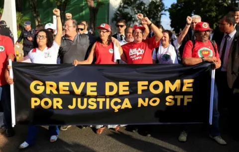 Movimientos sociales inician huelga de hambre por libertad de Lula