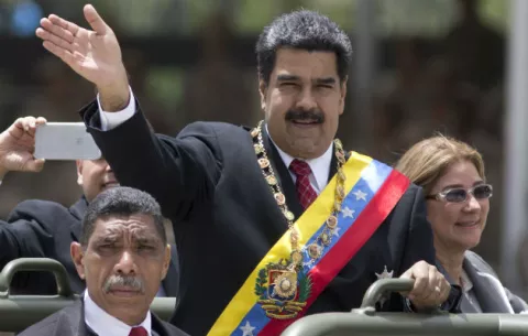 Aparente explosión en un acto de Maduro causa confusión