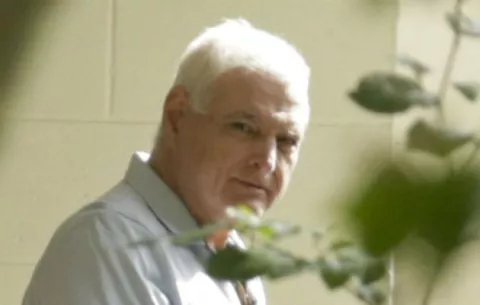 Sigue hostigamiento a Ricardo Martinelli dentro de El Renacer