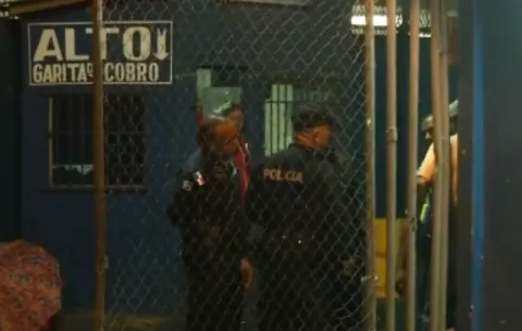 Policía Nacional arresta a mujer que apuñaló a su pareja cerca del Mercado de Abastos