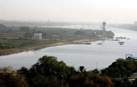 Pierden la vida 23 niños al colisionar barco contra un árbol en el río Nilo