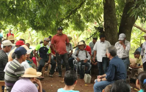 Navarro promete revisar el TLC para salvar el agro y garantizar los mejores intereses nacionales