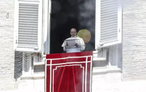 Piden acciones concretas al papa en su cruzada contra curas pederastas