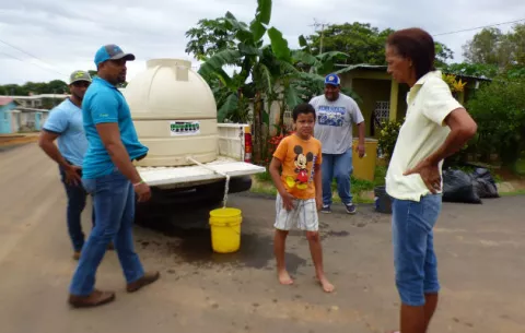 Pariteños molestos por tercer día sin agua potable