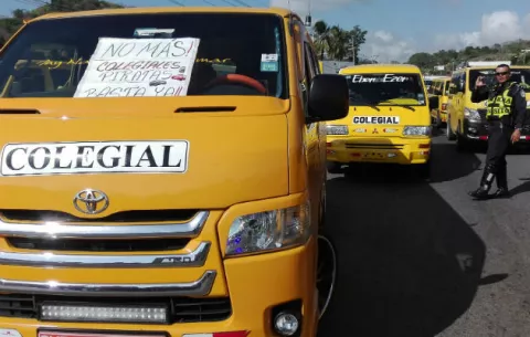Denuncian proliferación de busitos colegiales "piratas" en Penonomé