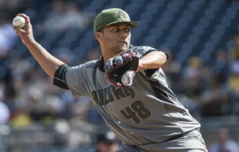 Randall Delgado vuelve a firmar con los Diamondbacks de Arizona