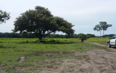 Dos muertos y dos heridos por caída de rayo en árbol de Guásimo en Antón