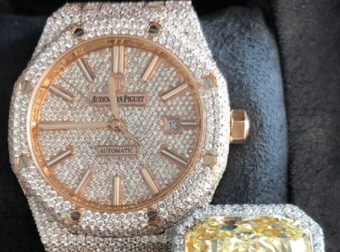 Mayweather Jr. pregunta cuántos quilates tiene su nuevo reloj 