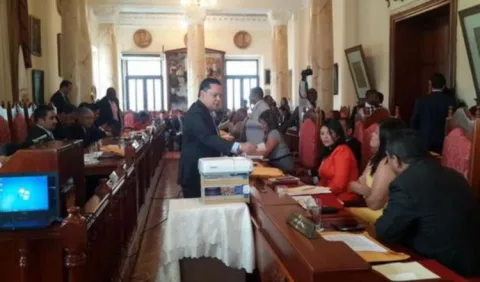 Representantes reciben aumento salarial de $500 