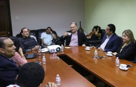 Dirigencia del PRD se reune con presidente de NEXtv, Riccardo Francolini