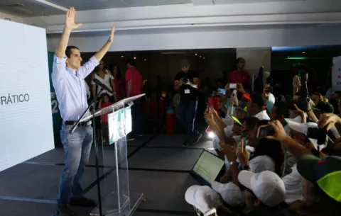 Rómulo Roux: "no me van a destruir mi futuro político con amenazas"