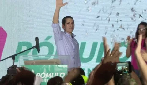 Rómulo Roux triunfa y  llama a la  unidad  en Cambio Democrático