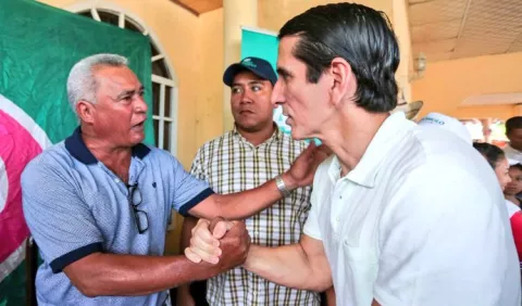 Rómulo Roux: Gobierno derrocha  el dinero