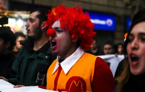 McDonald's suspende venta de ensaladas en 3,000 restaurantes
