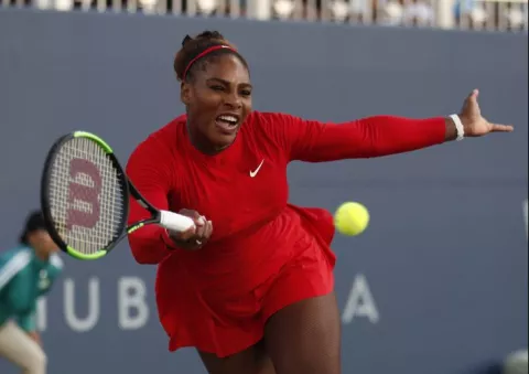 Tenista Serena Williams revela dificultades emocionales postparto: "Sentí que no era una buena madre" 