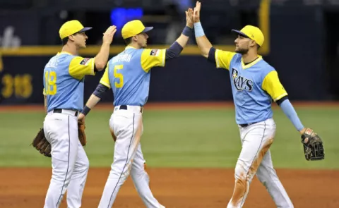 Snell dio triunfo de Tampa Bay sobre  Boston y Reynolds pega grand slam