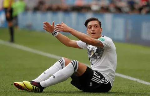 Kroos considera que “Özil dijo un montón de estupideces”