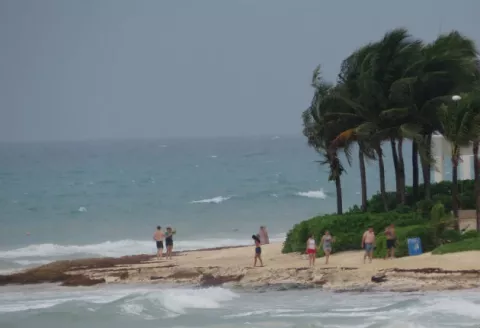 Debby se convierte en un ciclón post-tropical en el Atlántico Norte