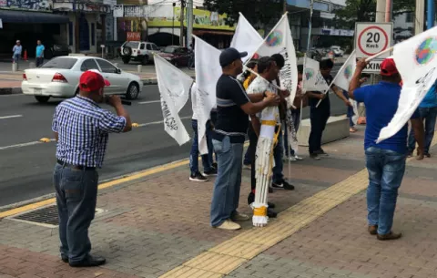 Trabajadores denuncian 60 despidos en Grupo Rey