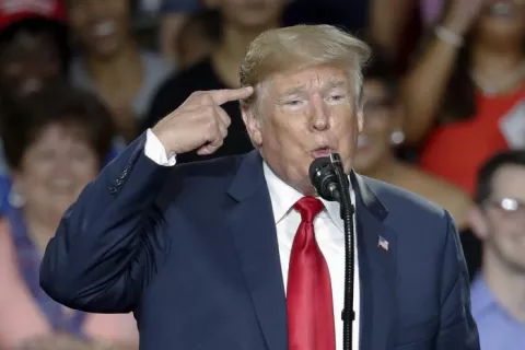 El presidente Trump pidió suspensión sin pago a jugadores de la NFL