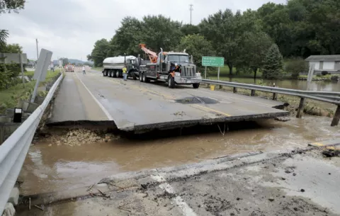 Inundación repentina obliga a evacuaciones en Wisconsin, EE.UU. 