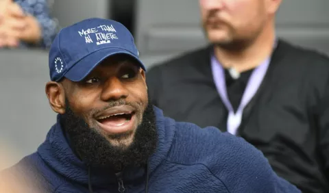'Rey' LeBron toma partido: respalda a Nike y a Kaepernick