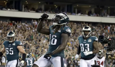 Eagles debutan ganando