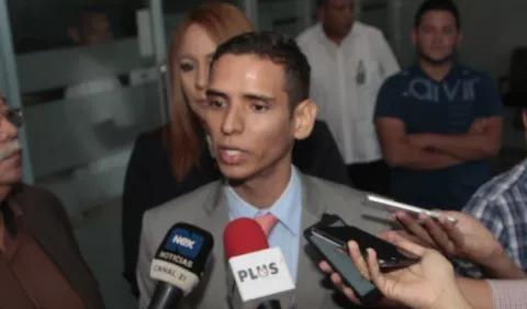 Interponen querella penal contra Varela