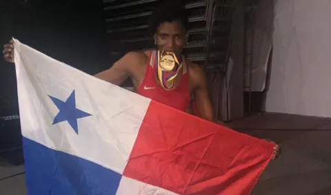 Atheyna Bylon dedica medalla de oro a Panamá